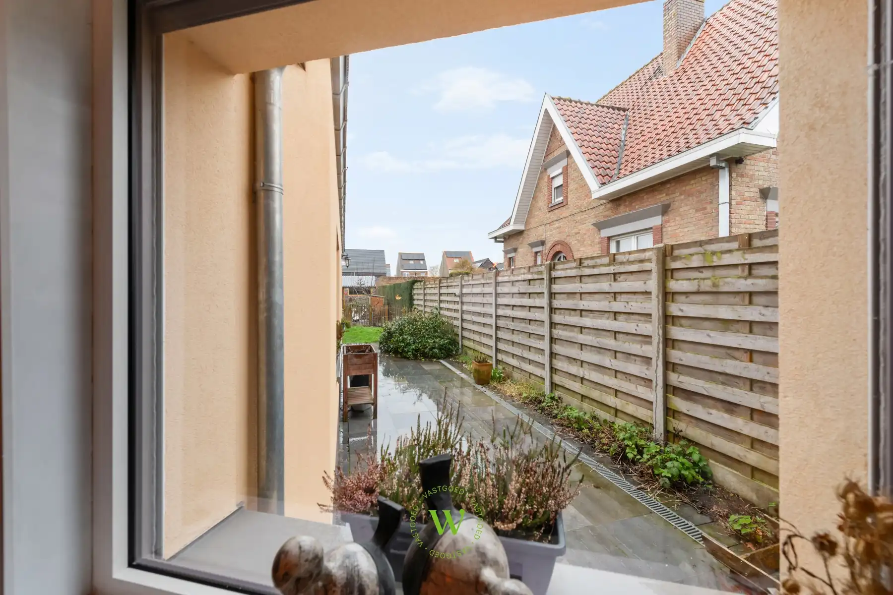 Ruime, energiezuinige gezinswoning te Assebroek. foto 6