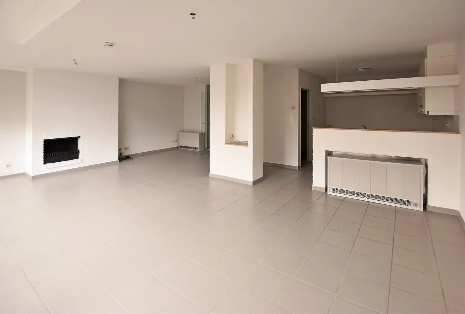 Mooi verzorgd appartement op de 2de verdieping links met terras in het centrum van Wijnegem. foto 3