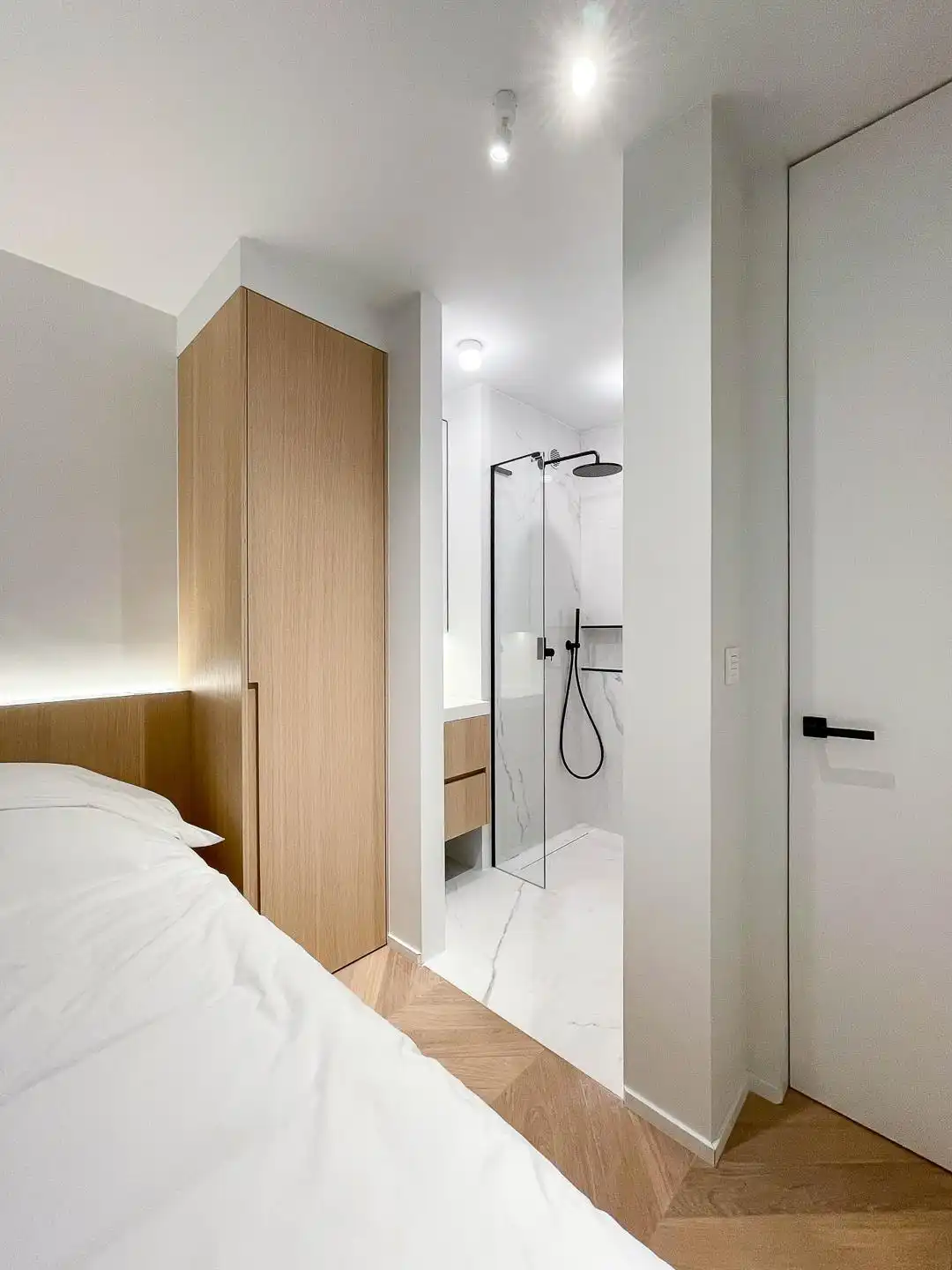 Stijlvol gerenoveerd appartement op een centrale ligging foto 16