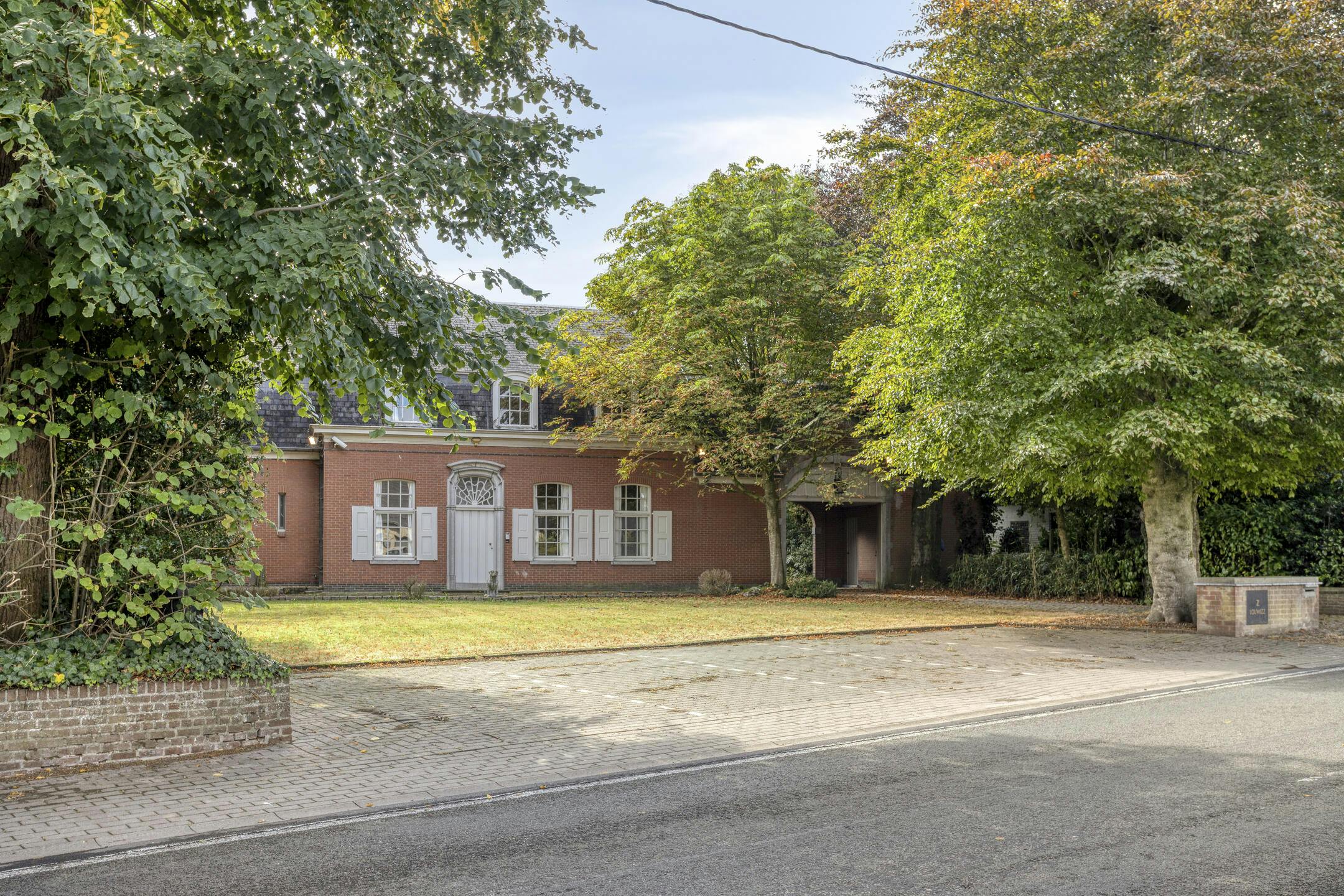 Unieke villa te koop in Zwevezele met prachtige tuin foto 22