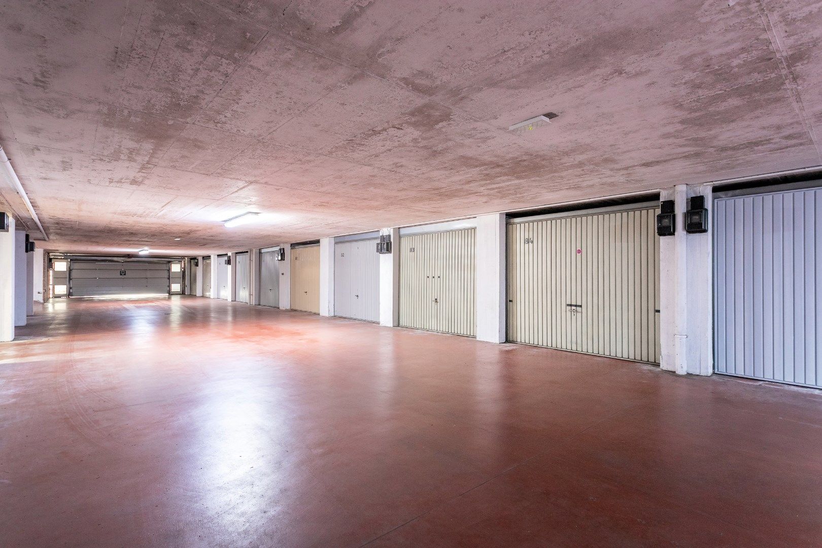 2-slaapkamerappartement met 2 terrassen en garagebox foto 16