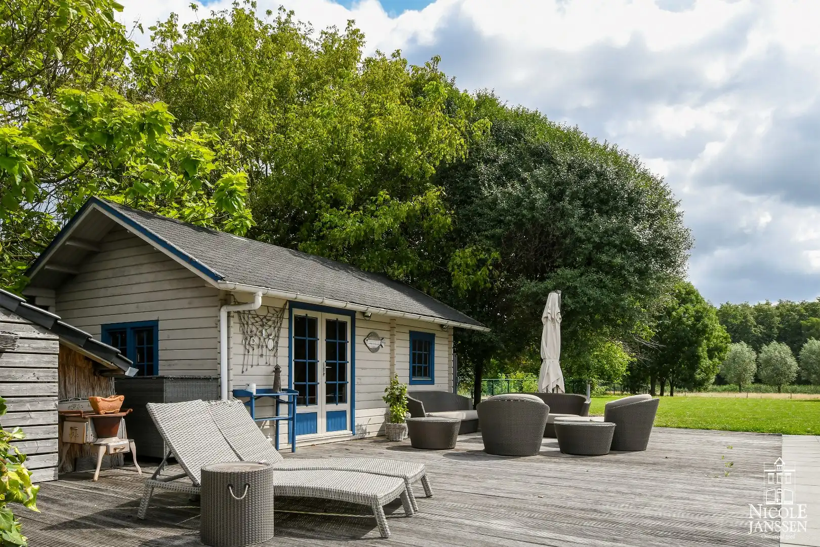 Instapklare gezinswoning met vier slaapkamers en zwembad foto 36