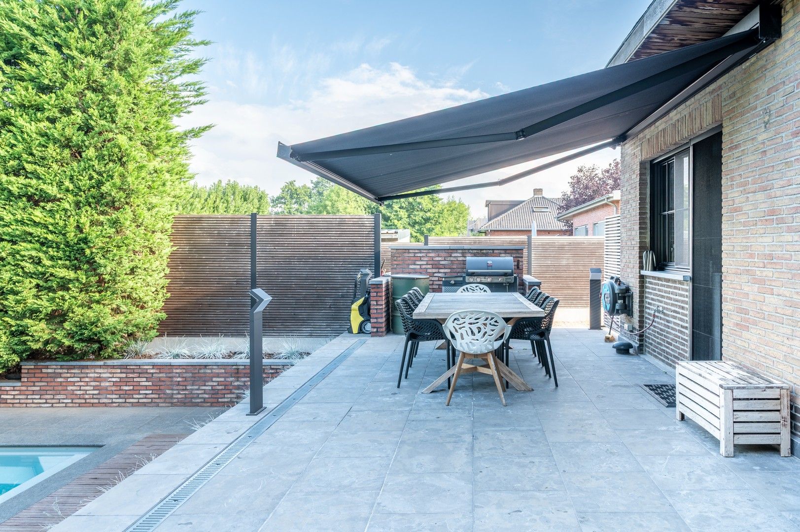 Gelijkvloerse villa met zwembad te koop in Zwijndrecht! foto 24