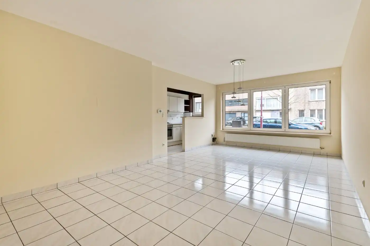 Tof, gelijkvloers, 2 slpk.-appt met privatief tuintje en ruime garagebox + staanplaats foto 2