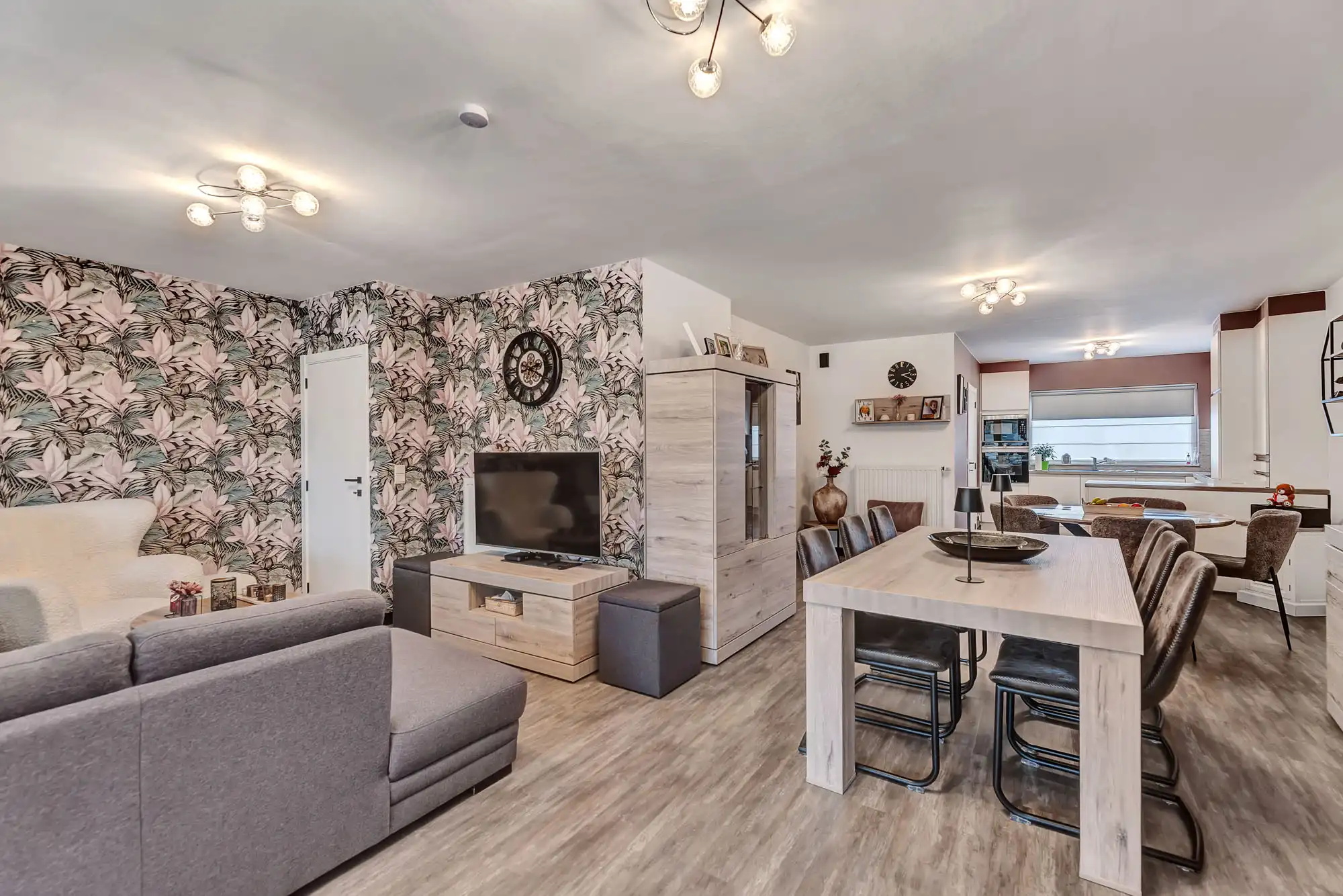 Instapklare woning met garage en tuin foto 7