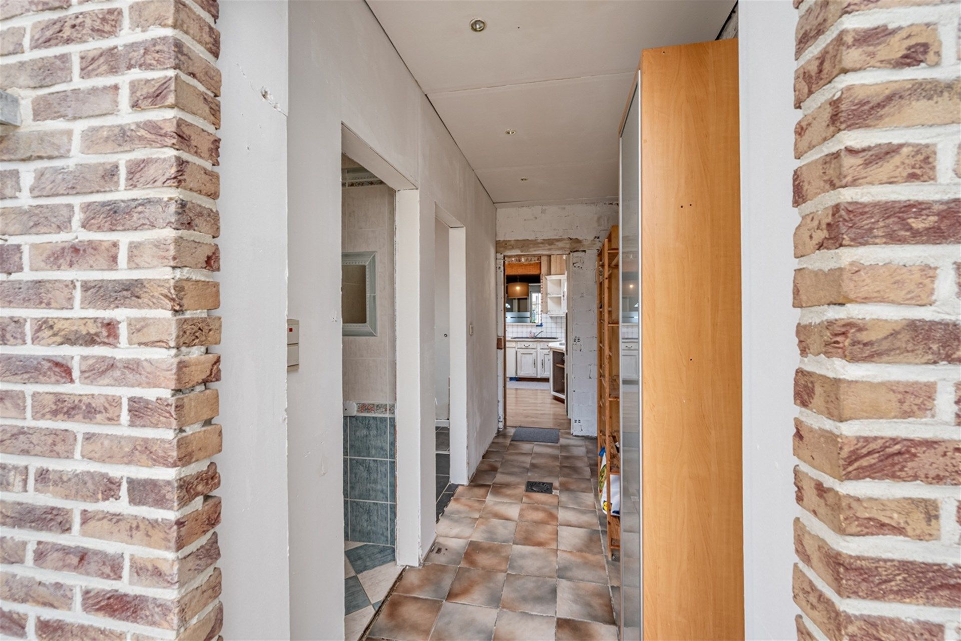 Ruime gezinswoning met vier slaapkamers en tuin in Ninove foto 17