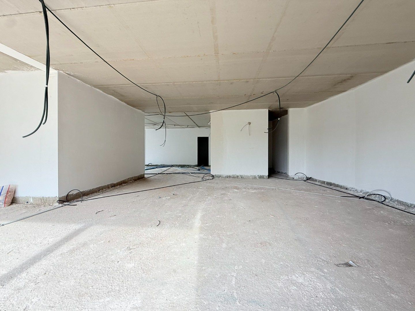 Centraal gelegen commerciële ruimte van 300 m² in Ham met parkeergelegenheid foto 8