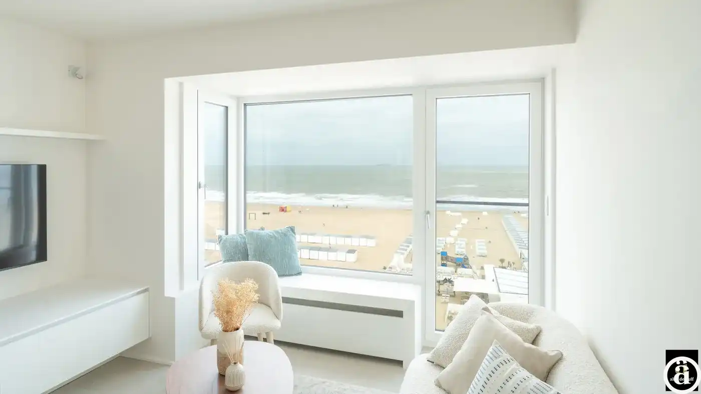 Mooi vakantie-appartement op de Zeedijk nabij het Rubensplein foto 3