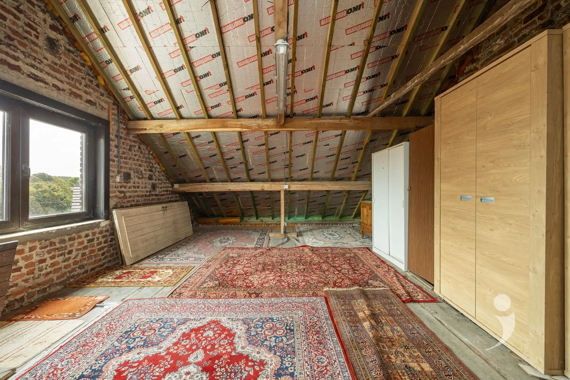 Te renoveren woning met vier slaapkamers!  foto 24