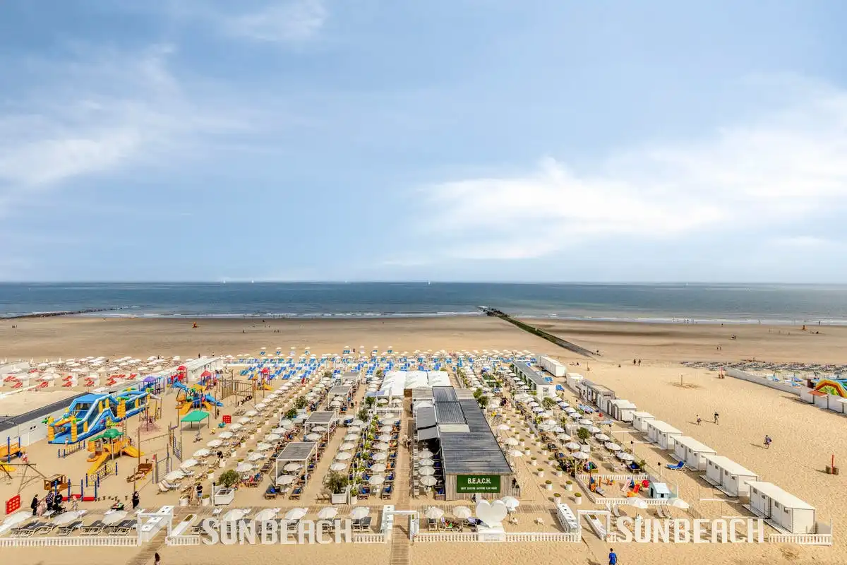 Appartement te koop in Blankenberge met frontaal zeezicht foto 7