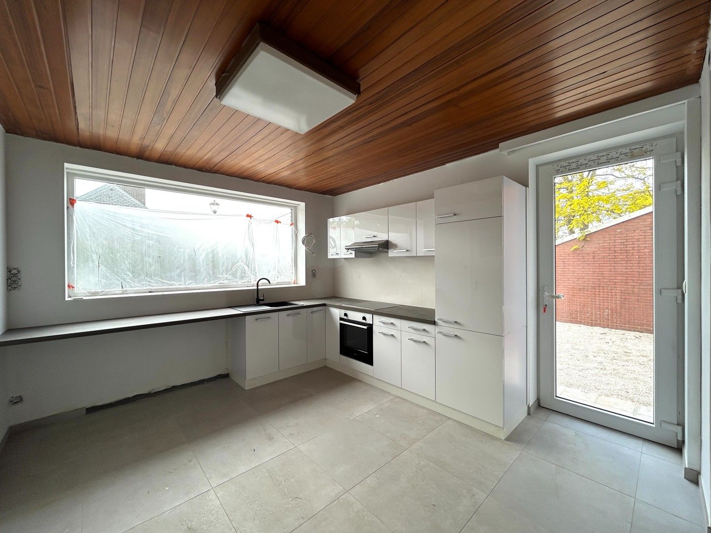Recent gerenoveerde halfopen bebouwing met 4 kamers te Marialoop (Meulebeke)! foto 6