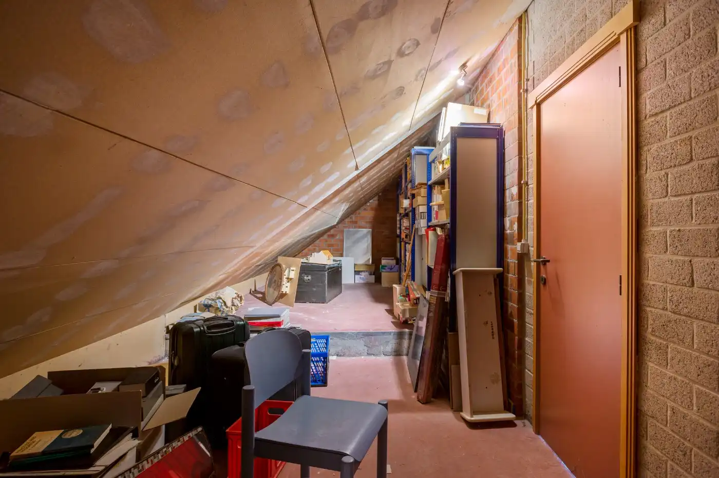 Vrijstaande architectenwoning met 5 slpk., atelier en dubbele garage op ruim perceel met zicht op de velden foto 26