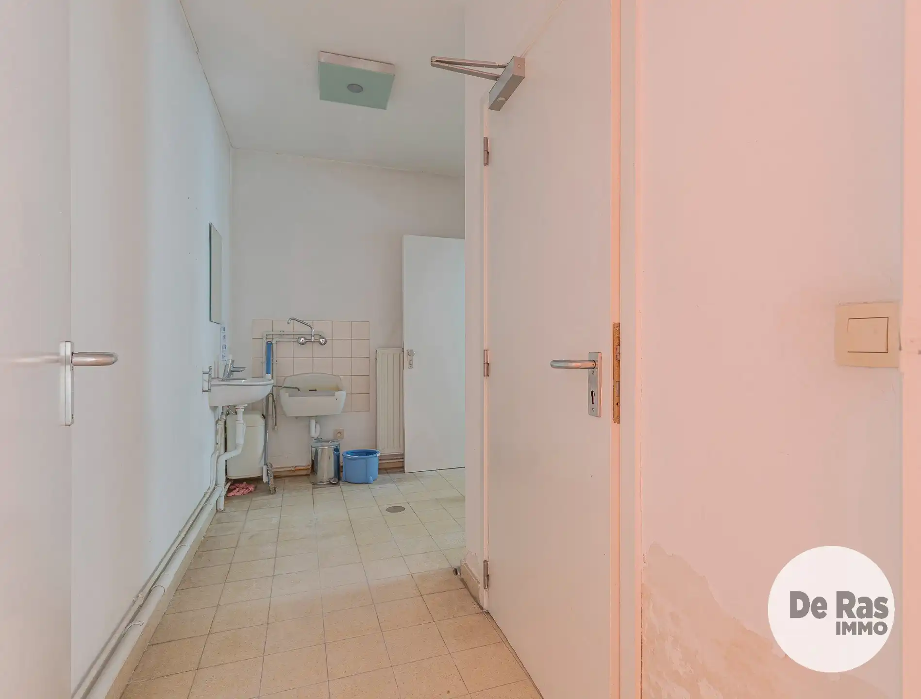 MOORSEL– Multifunctioneel handelspand van +/- 300 m² en tuin foto 11