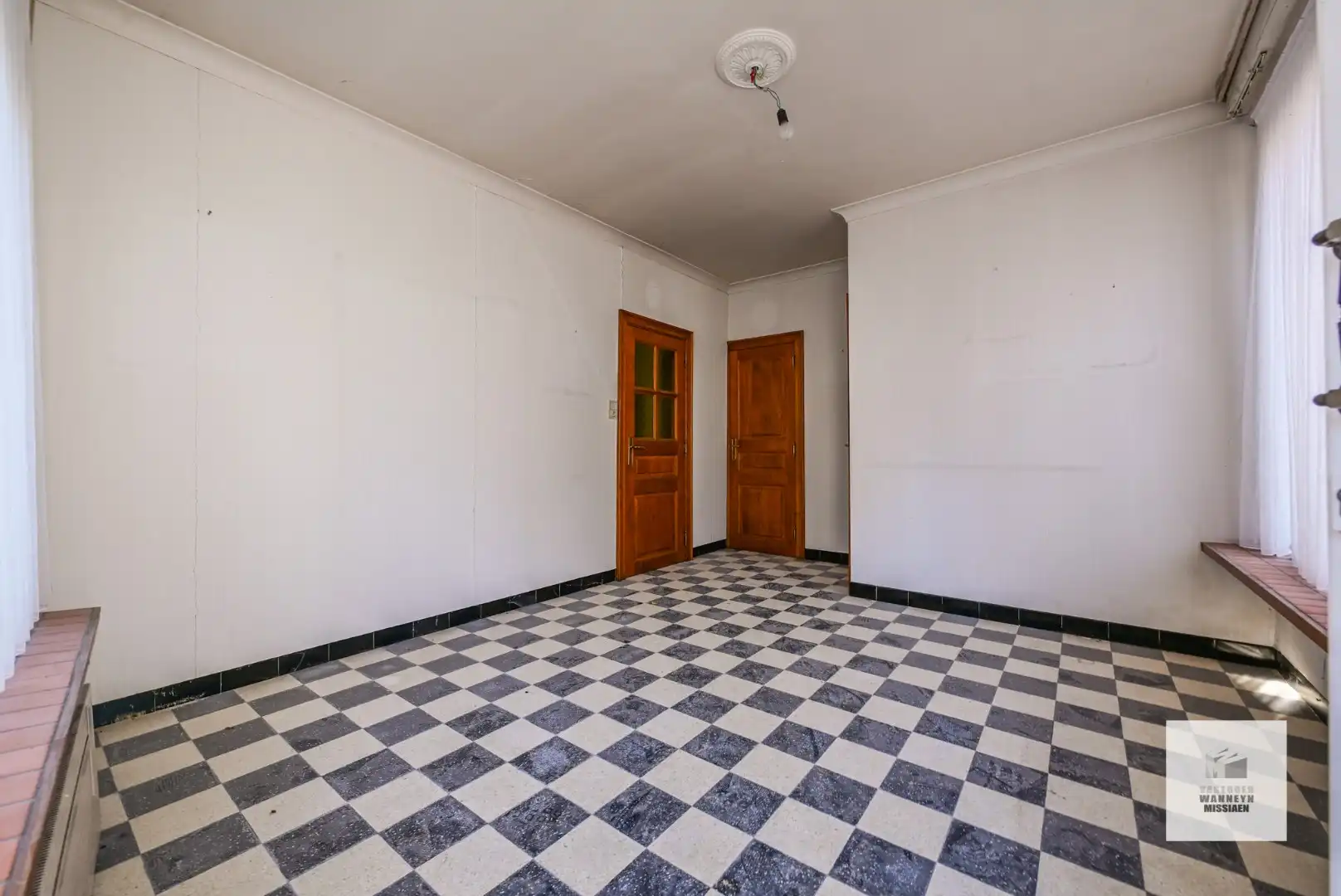 Casco woning met kantoorfunctie, ruime garage en een knusse binnenkoer foto 6