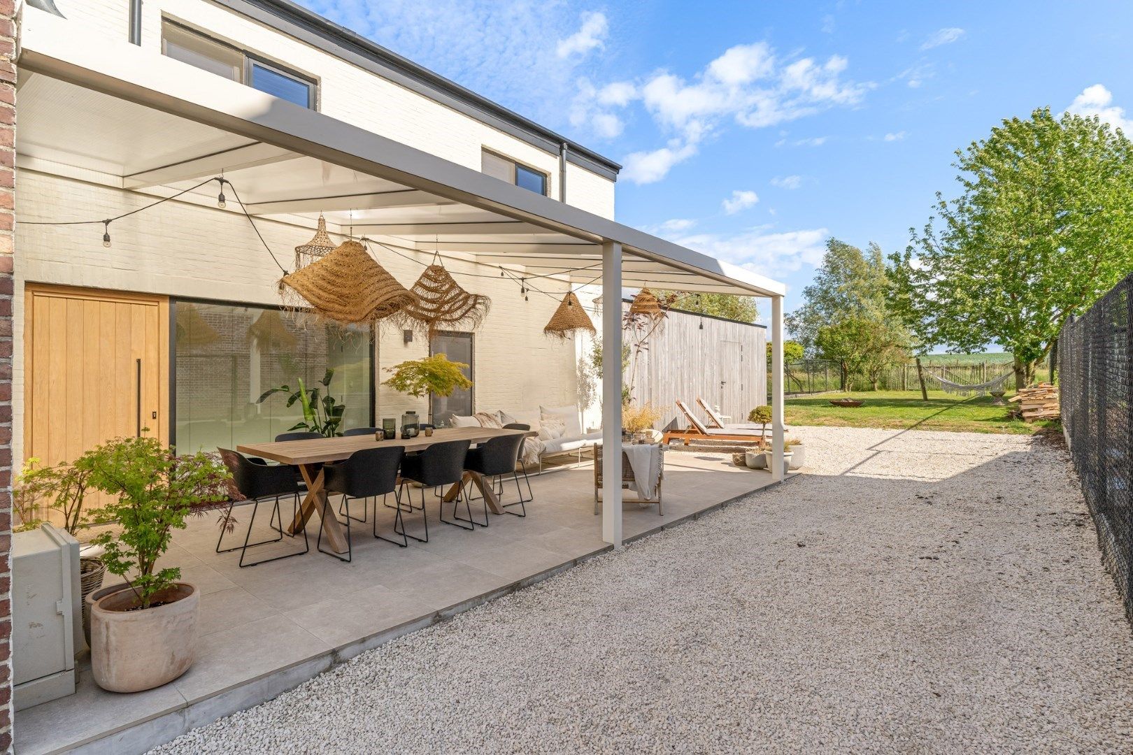 Knap en zeer grondig gerenoveerde halfvrijstaande woning met 4 slaapkamers en tuin in het mooie landelijke Jesseren foto 5