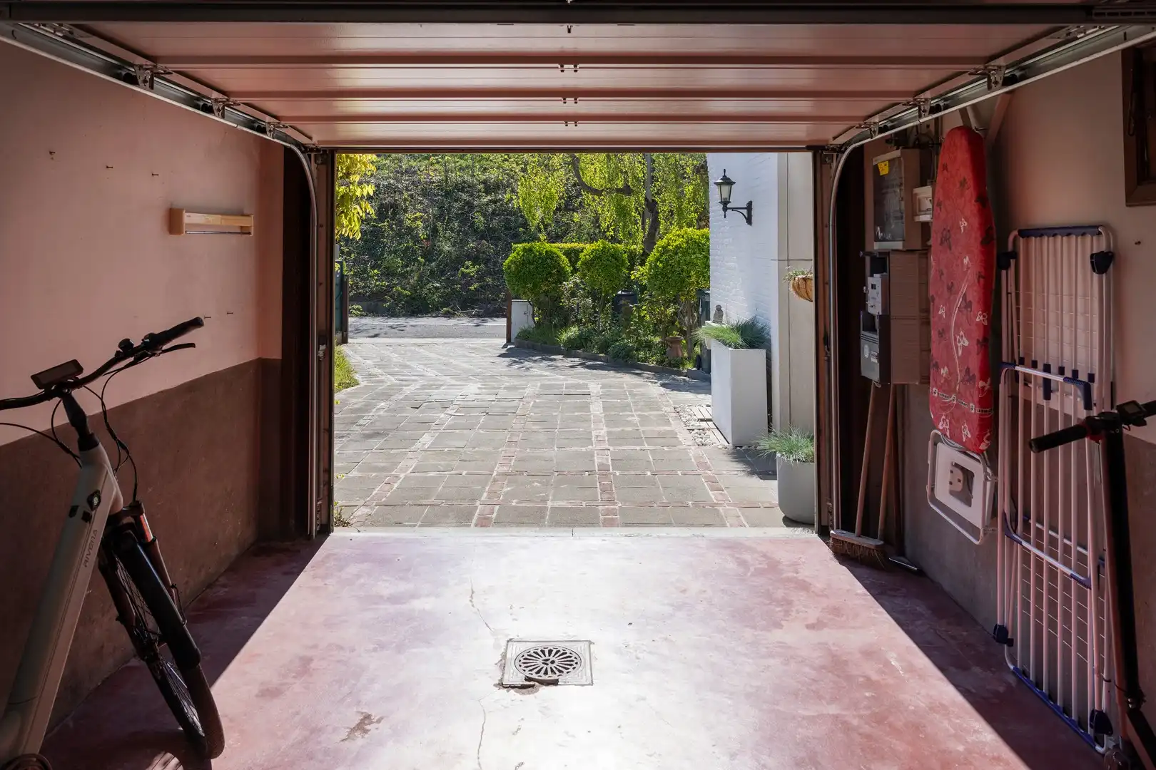 Ruime alleenstaande woning met grote tuin en veel privacy. foto 18