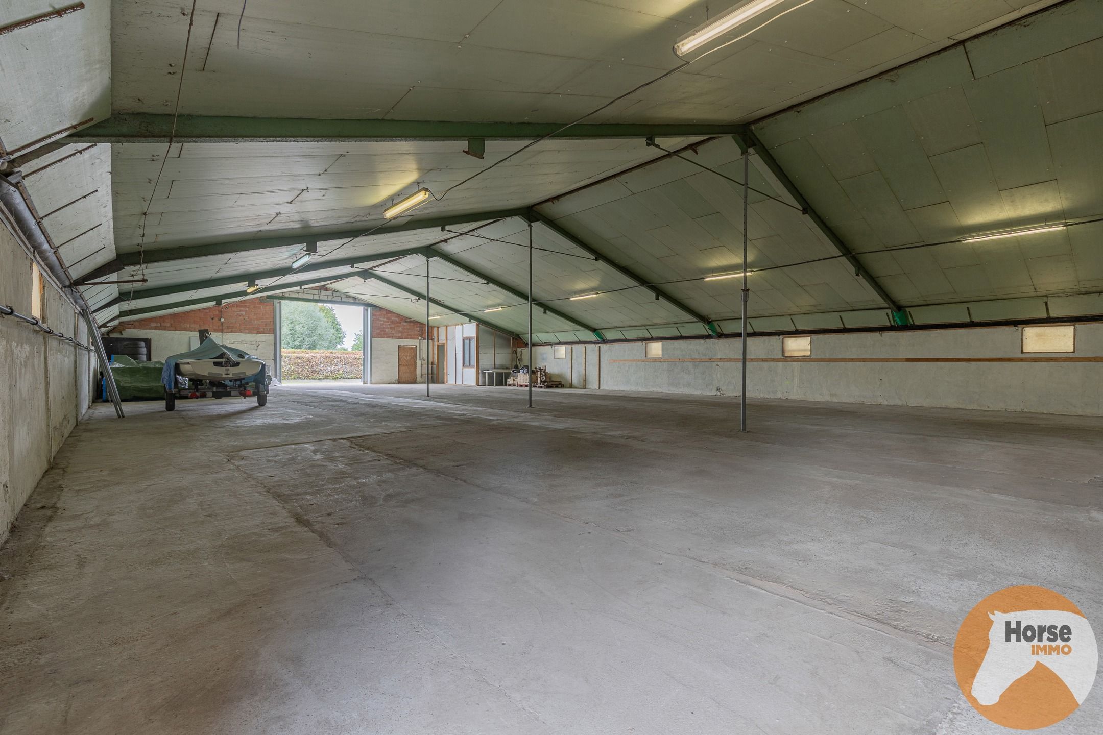 LOKEREN -Landelijk gelegen bedrijfswoning met stallencomplex foto 15