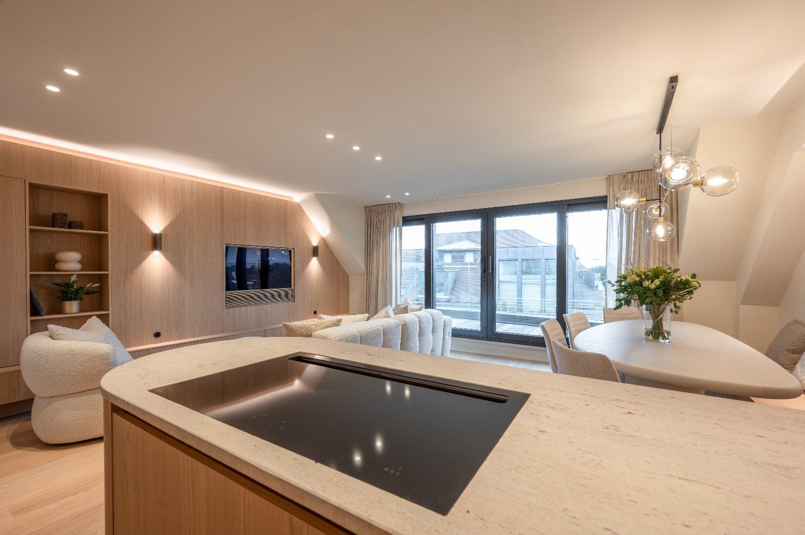 Luxueus afgewerkt duplex dakapp. met open zicht over de villa's van het Zoute, gelegen in het centrum van Knokke. Garage te koop foto 11