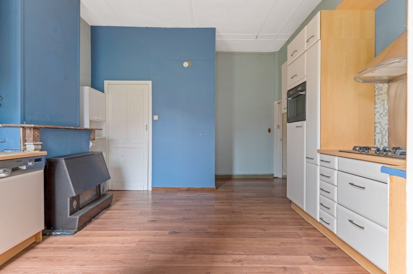 Karaktervolle, te renoveren woning met 4 slpk., garage en tuin foto 15