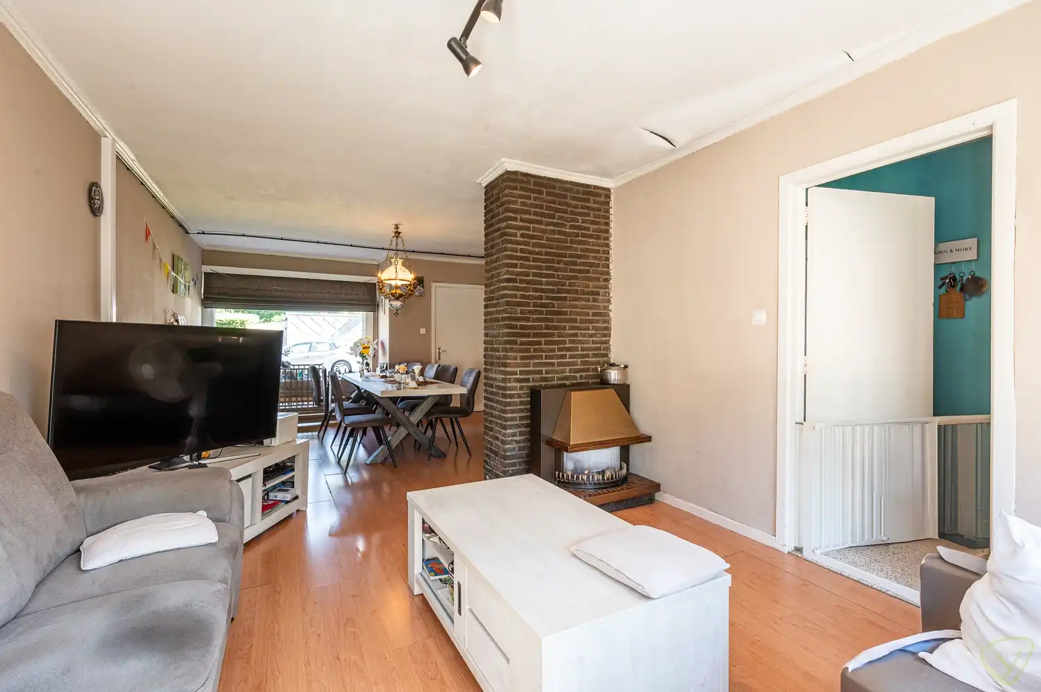 Te renoveren gezinswoning met grote tuin in het centrum van Bassevelde foto 5