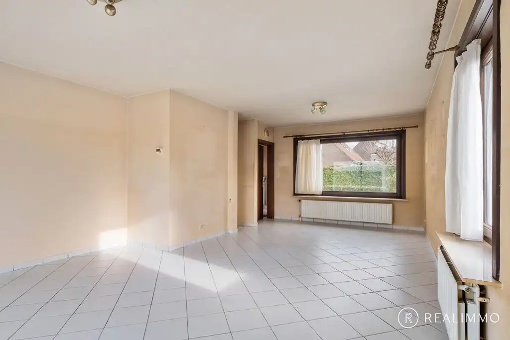 Ruime op te frissen, halfopen bebouwing te Zwevegem foto 5