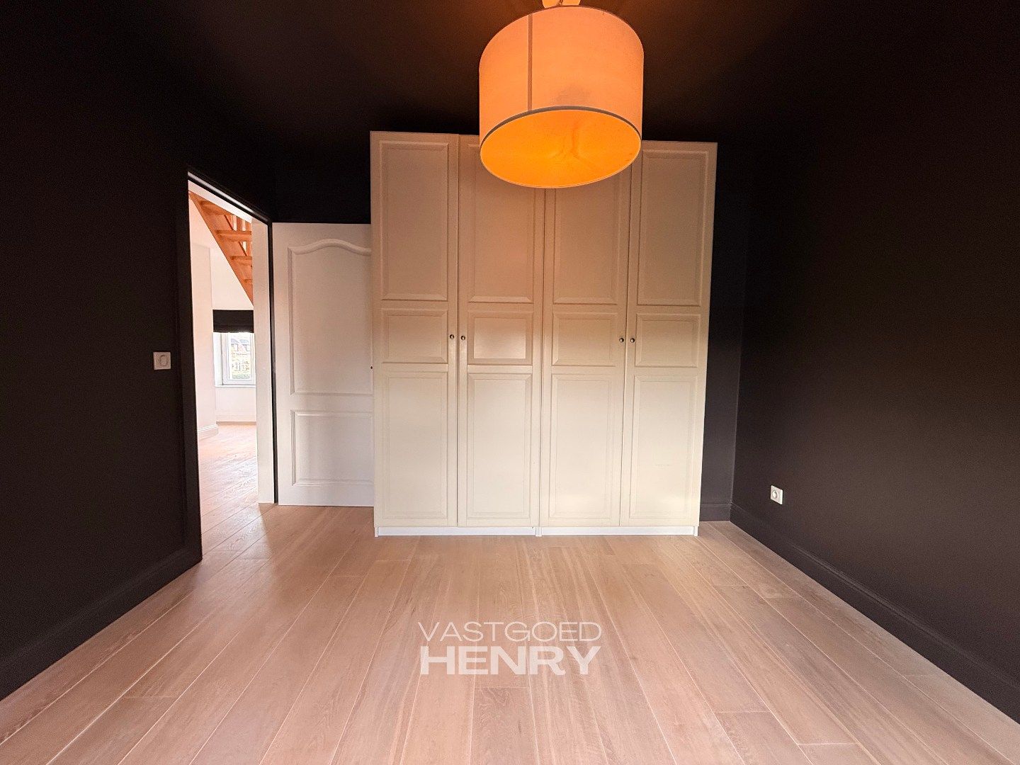 Volledig gerenoveerde woning met karakter foto 14