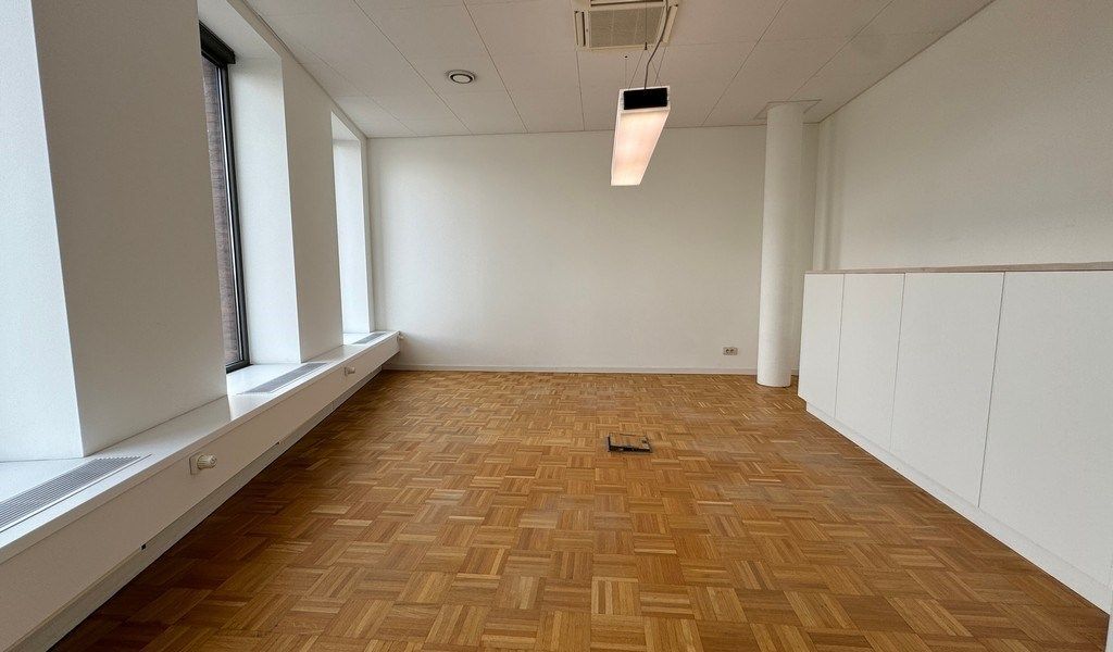 Ingedeelde kantoorruimte te huur vlakbij afrit E17 in Zele foto 6