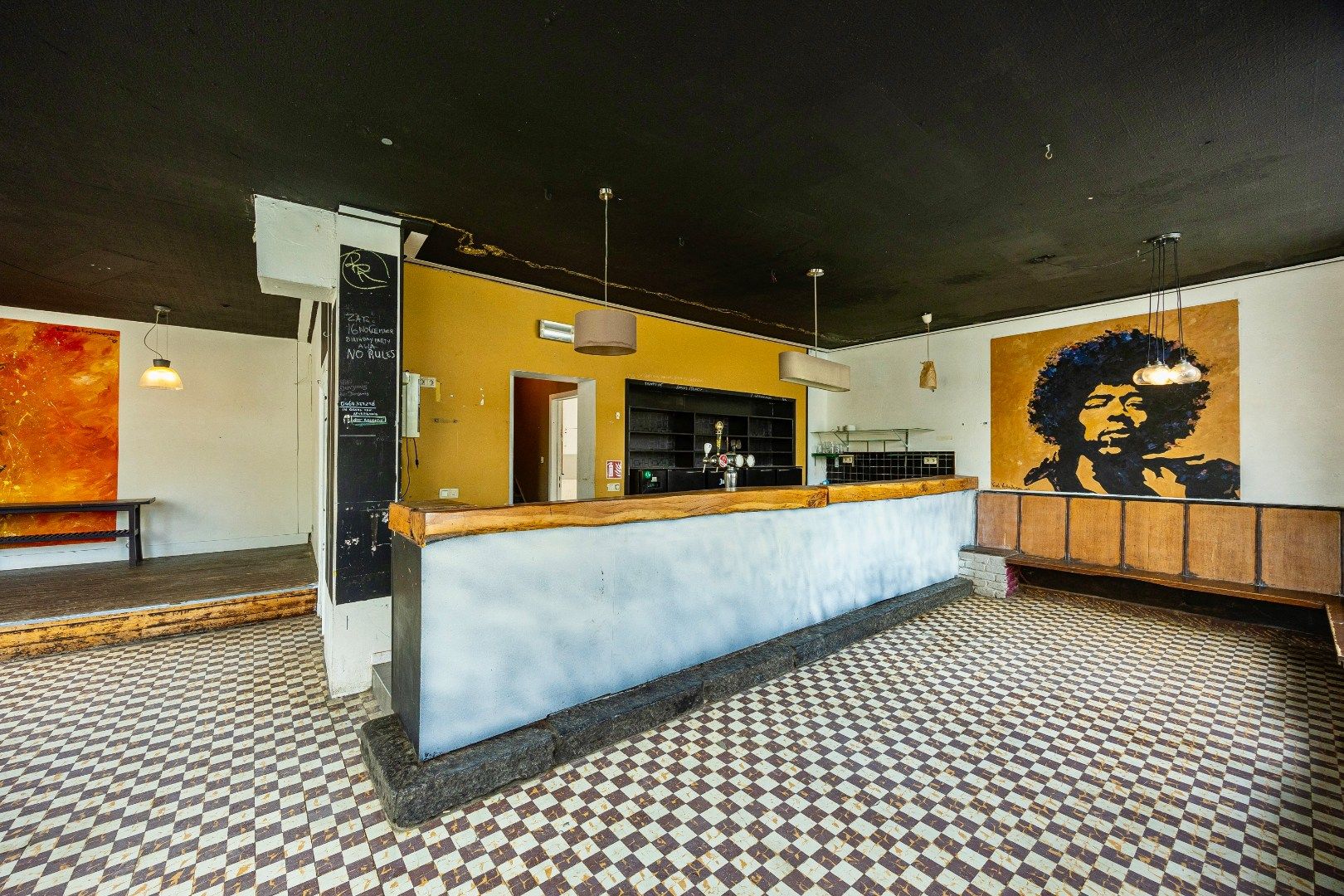 Veelzijdige opbrengsteigendom met café, appartement en topligging in Dworp foto 4