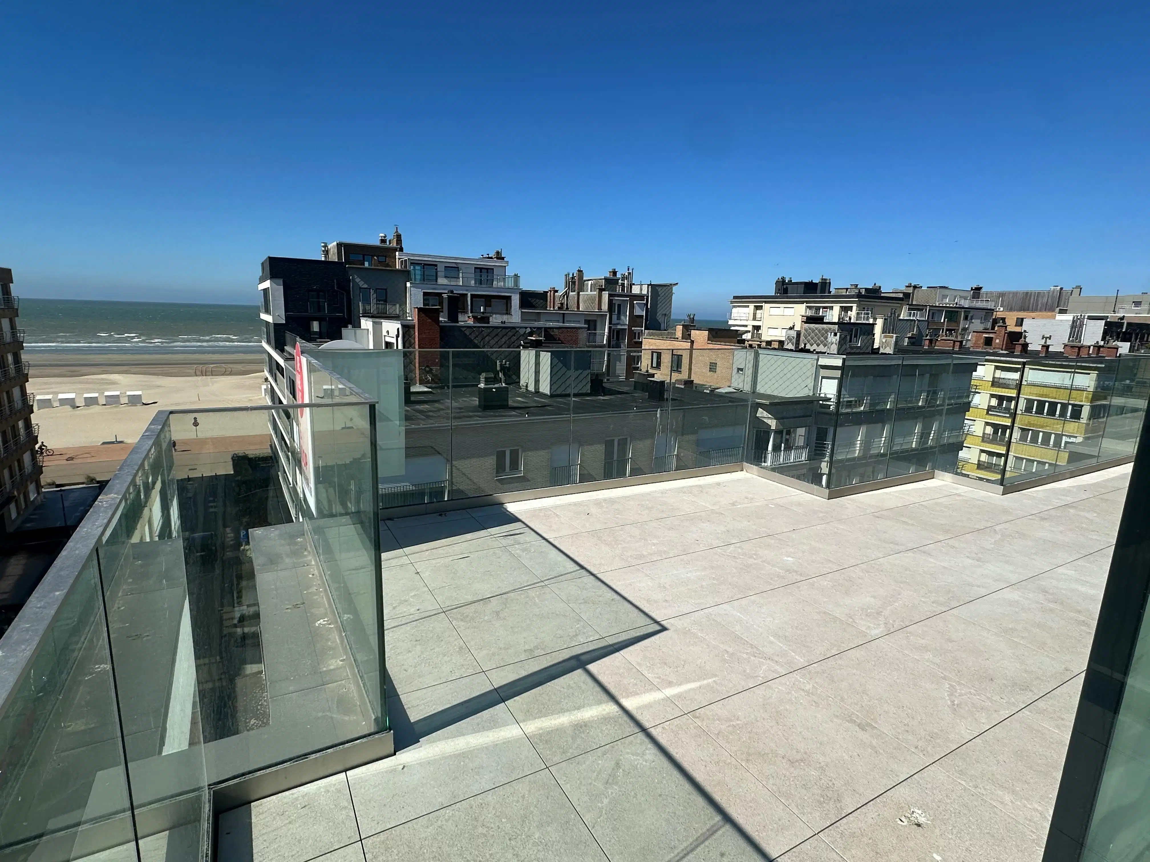 Exclusieve penthouse met 3 slaapkamers en frontaal zeezicht! foto 2