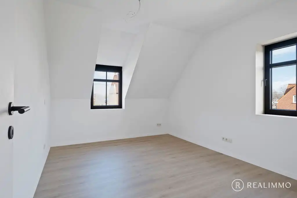 Halfopen nieuwbouwwoning met grote tuin in landelijke stijl in Kerkhove foto 8