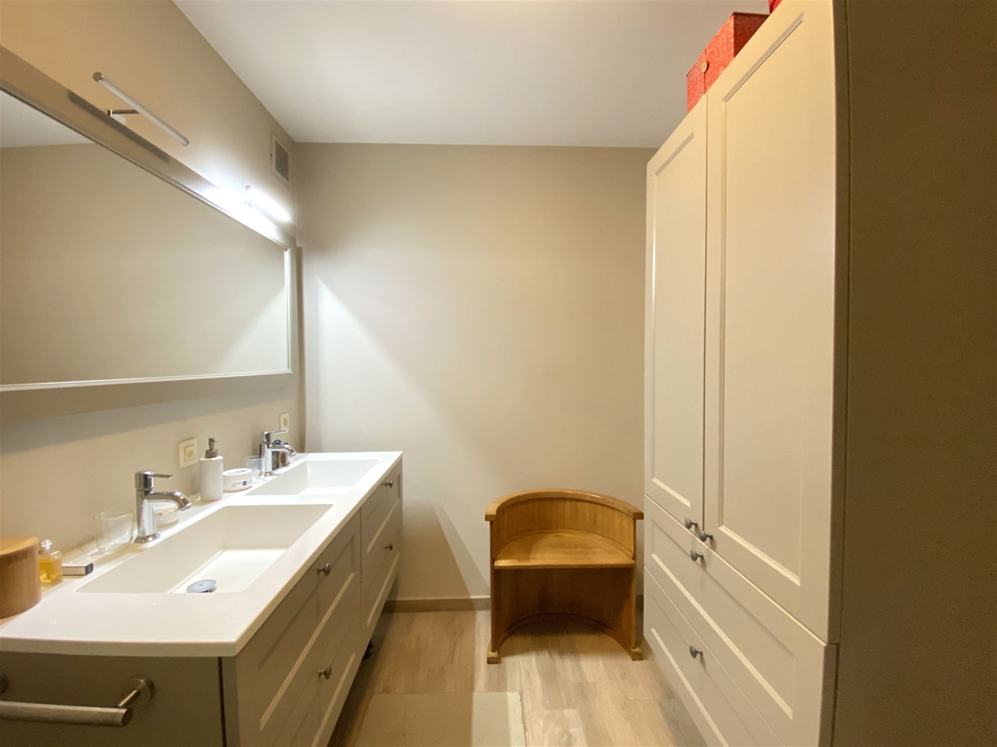 Mooi afgewerkt 2-slpk appartement te Kaprijke met 2 terrassen en ondergrondse staanplaats en berging foto 16