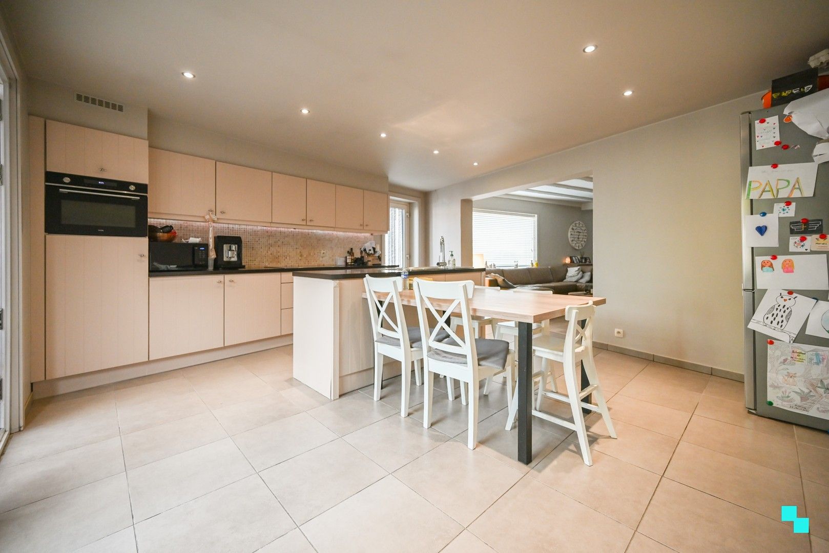 Ruim magazijn met kantoorruimtes en woonst te Lendelede foto 17