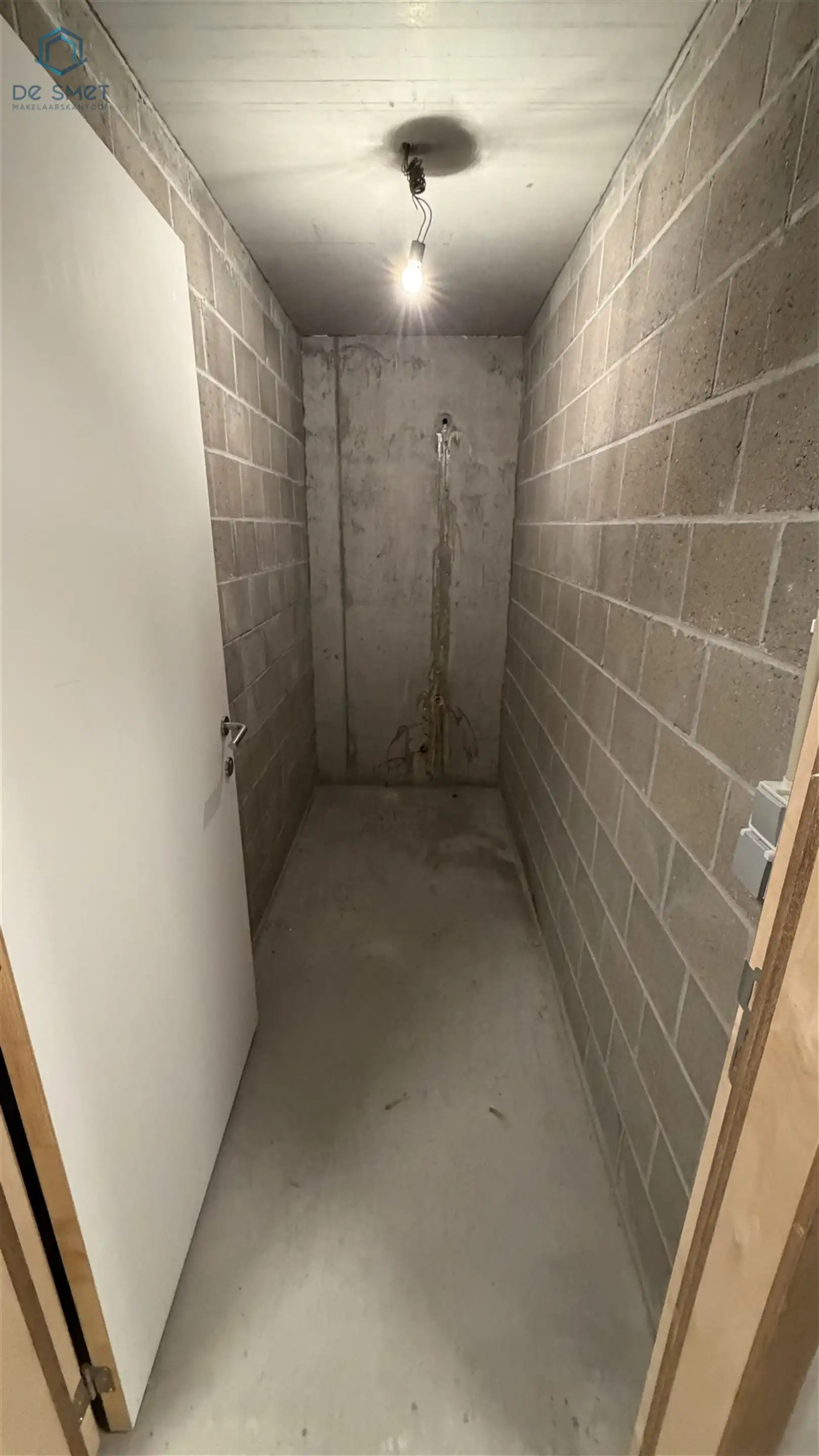 PRACHTIG GELIJKVLOERS APPARTEMENT MET 2 SLP EN TERRAS EN CARPORT TE DENDERWINDEKE foto 11
