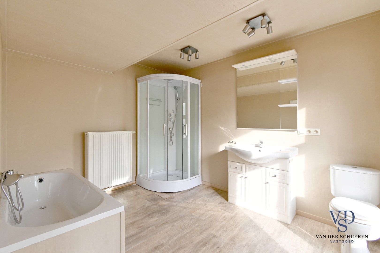 Te renoveren woning in centrum Balegem. foto 23