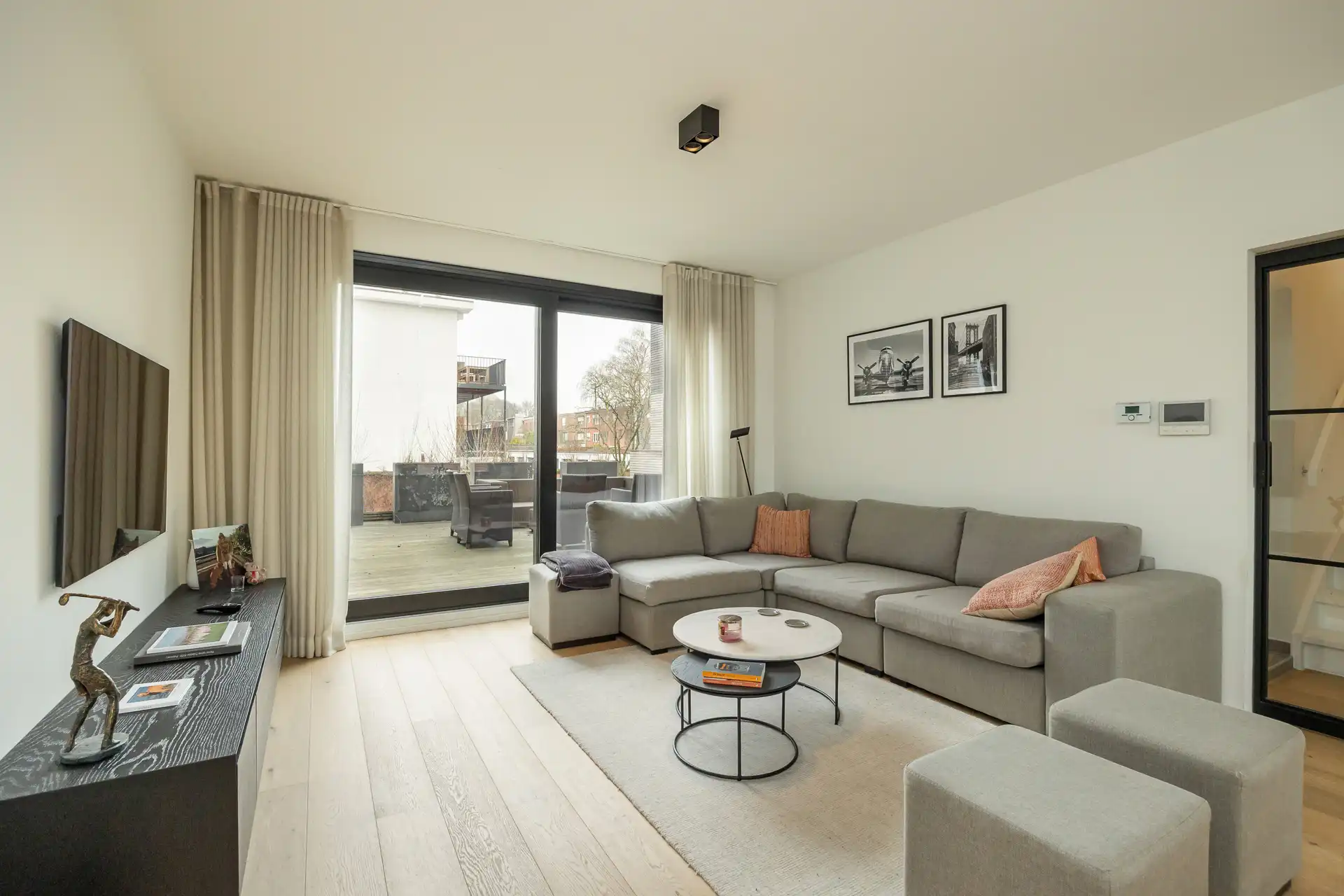 Prachtig gerenoveerde duplex met 3 slpks en giga terras foto 3