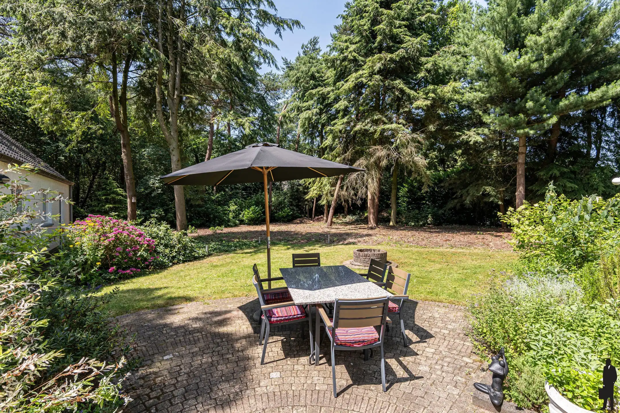 Vrijstaande woning op 1.588m² in villawijk nabij NL grens. foto 3