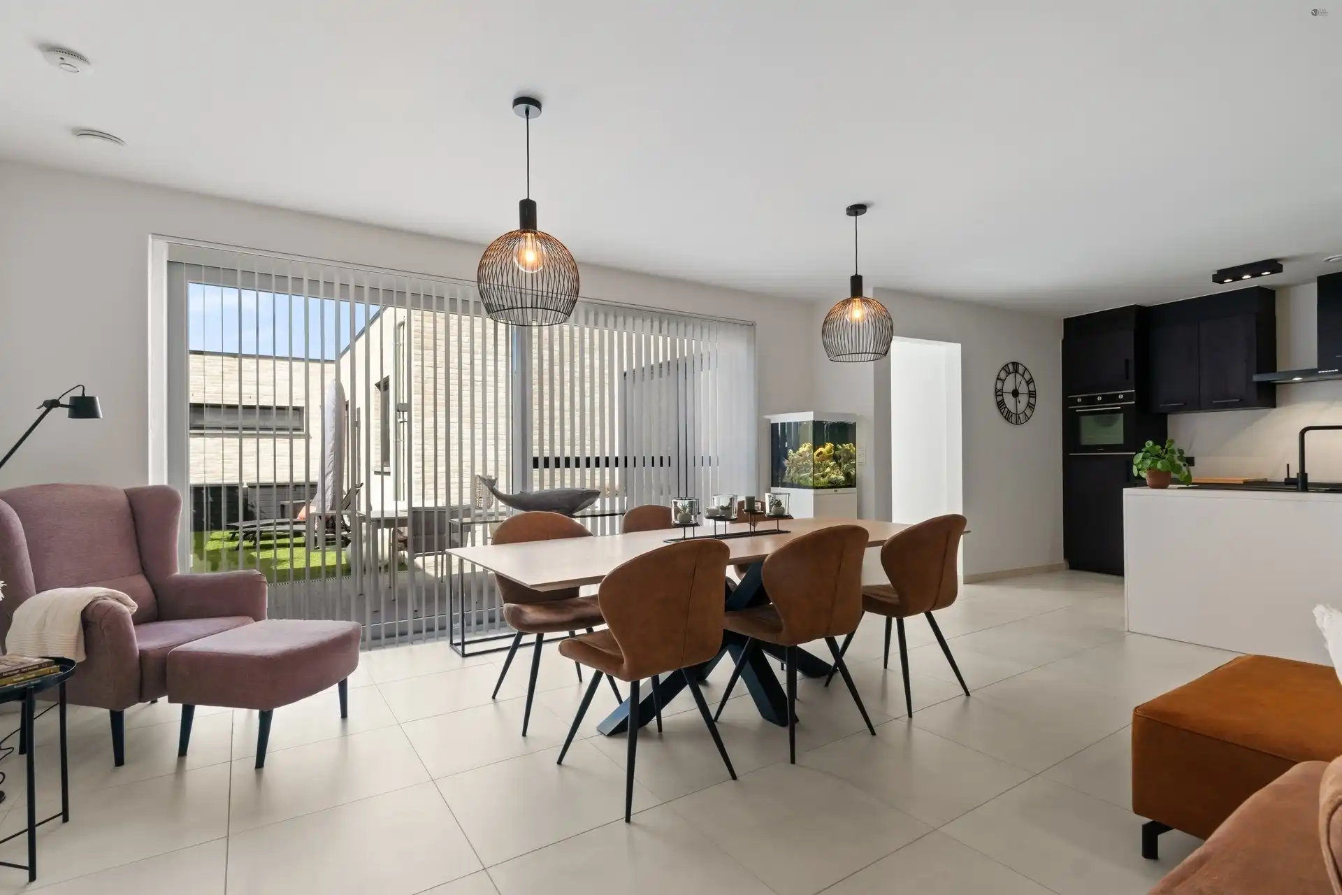 Luxueus afgewerkt gelijkvloers appartement te centrum Stekene foto 4