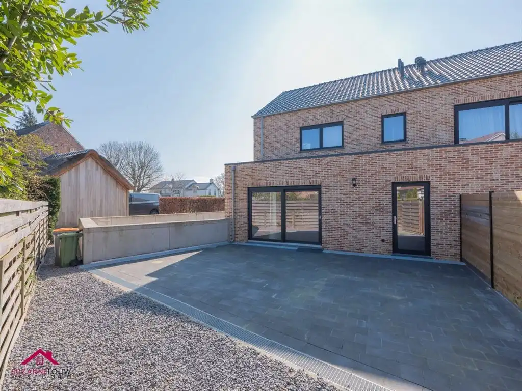 Gelijkvloers appartement met ruim terras foto 2