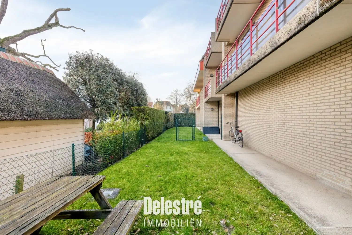 Commerciële topligging (TELENET) met woonst (vakantieapp.) op de Albert I Laan – Residentie Mirhras foto 16