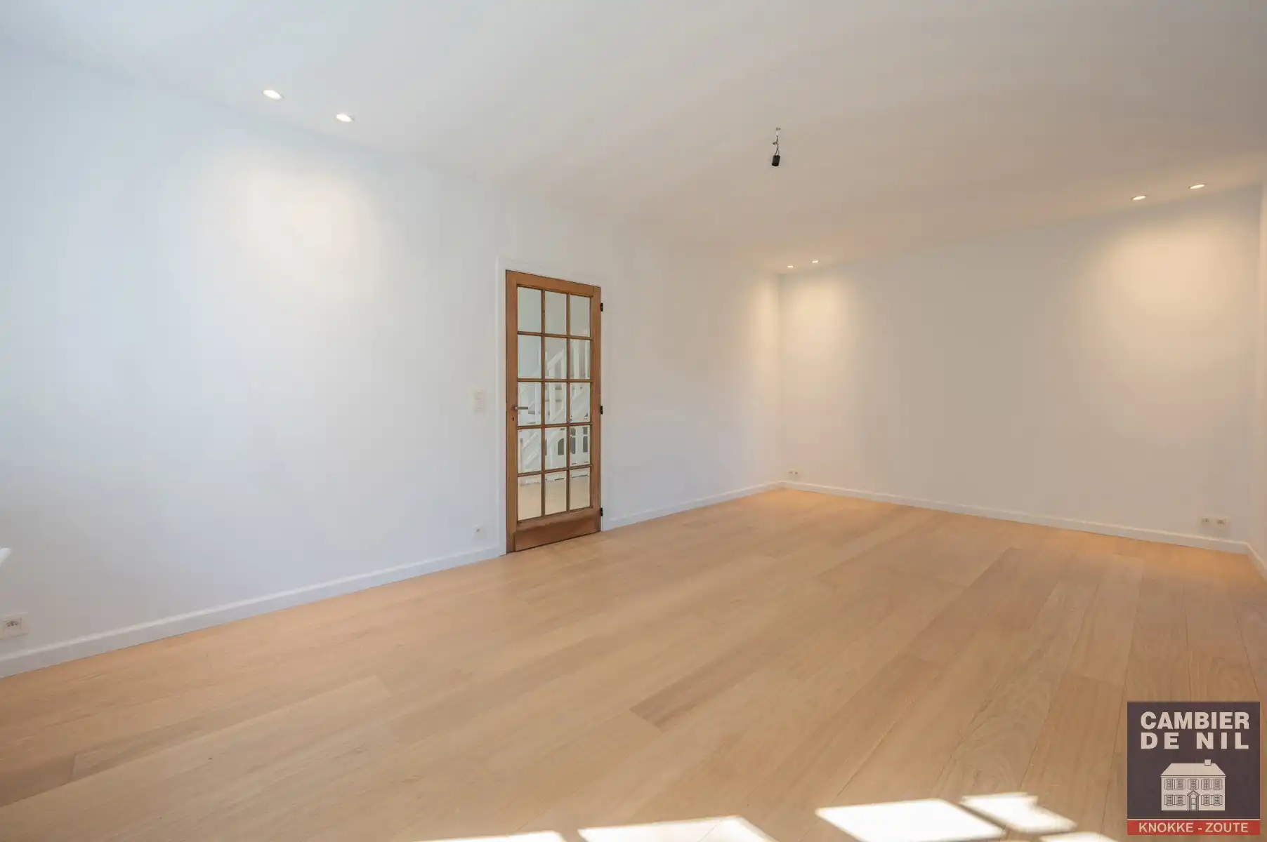 Gerenoveerde, ongemeubelde koppelvilla met zuidgerichte tuin palend aan de golf - Zoute foto 9