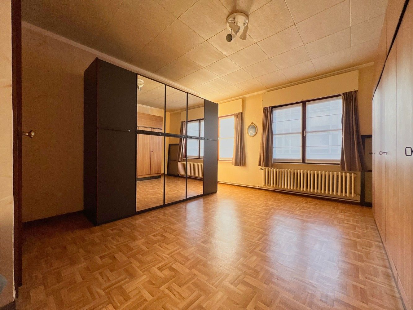 Topper! Stijlvolle woning met zonnige tuin + 2x garage foto 14