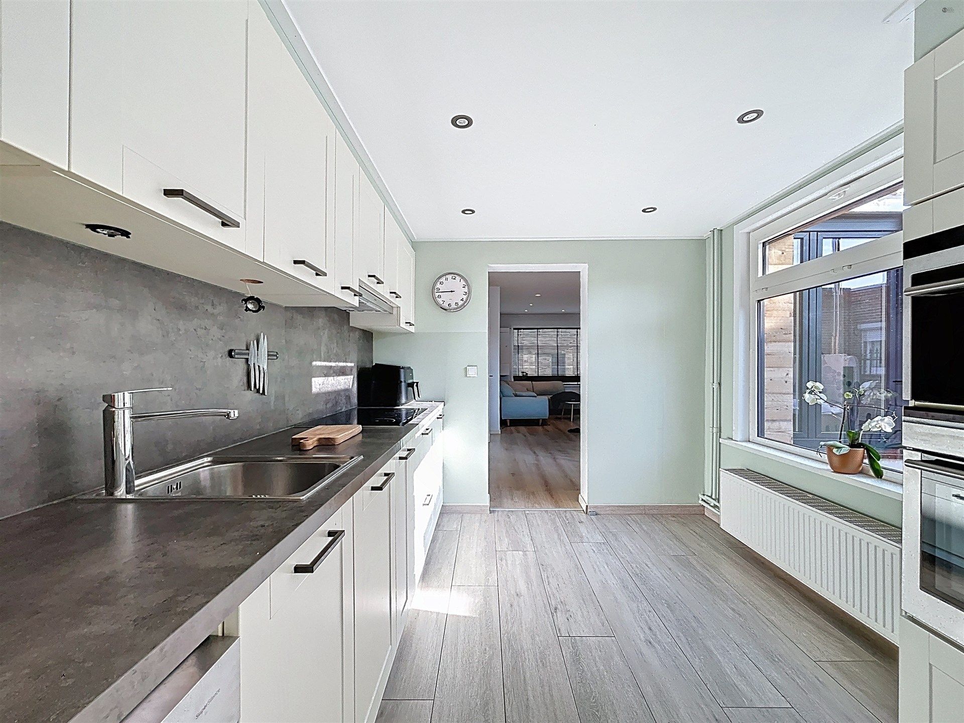 gerenoveerde gezinswoning met 3 slaapkamers, garage op perceel van 276m² foto 4