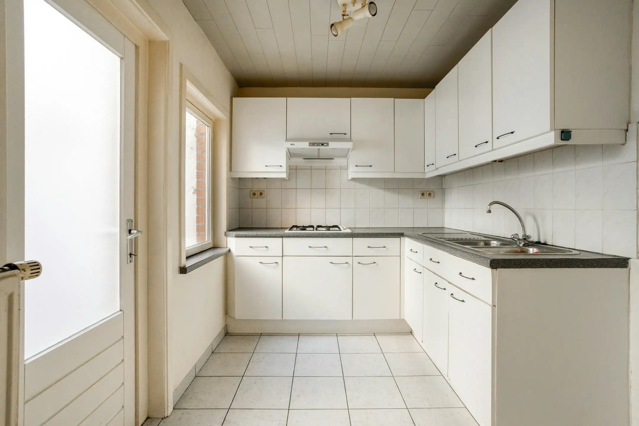 Te renoveren huis op een toplocatie in centrum Brugge foto 6