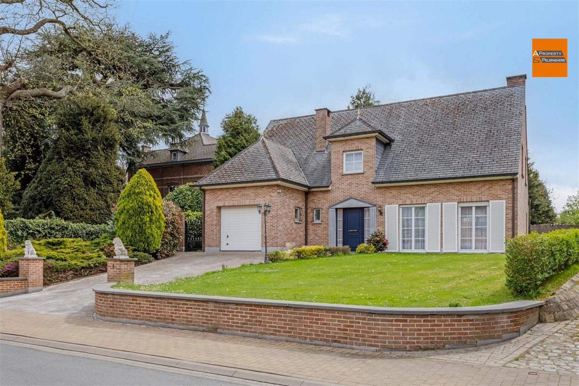 Ruime villa met 4 /5 slaapkamers op prachtige stuk grond foto 2