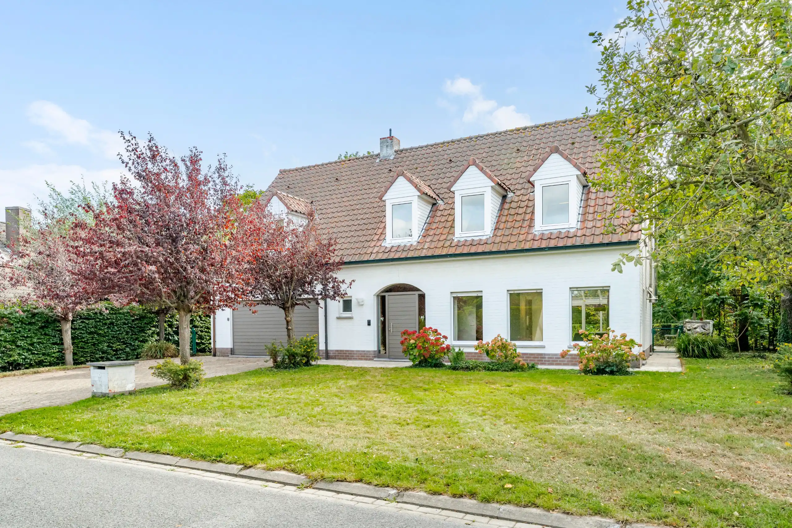 CHARMANTE VILLA MET RUIME TUIN EN CENTRUM OP WANDELAFSTAND foto {{pictureIndex}}