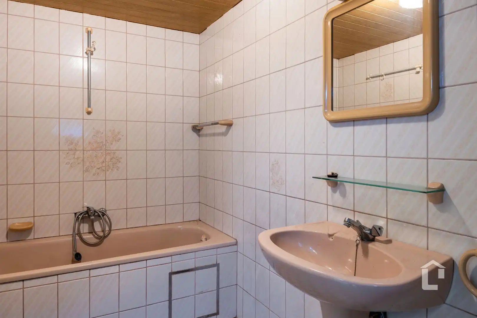 Te renoveren rijwoning met veel potentieel foto 7