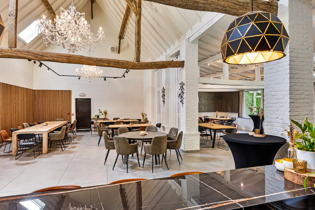 Exclusieve kans: Charmante vierkantshoeve te Diepenbeek – veelzijdige handelszaak met karakter foto 8