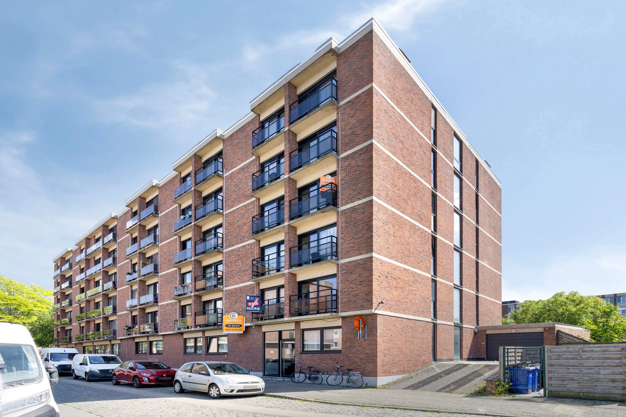 Uitstekend gelegen & volledig vernieuwde studio foto {{pictureIndex}}