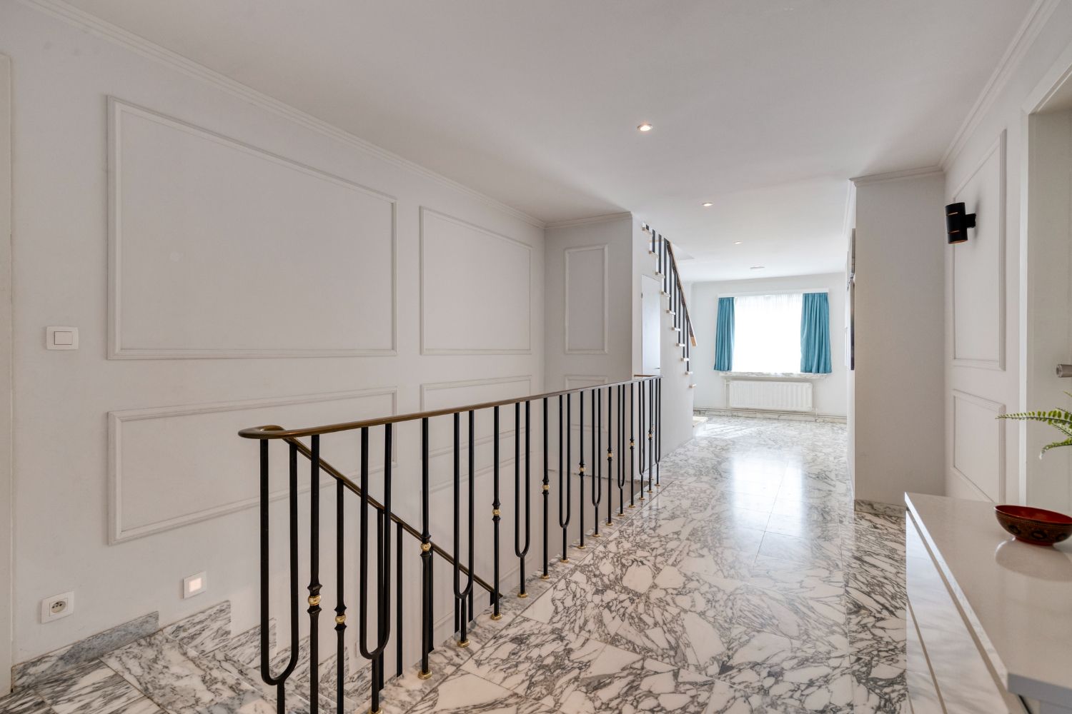 Karaktervolle gerenoveerde statige villa nabij Spuikom te koop foto 19
