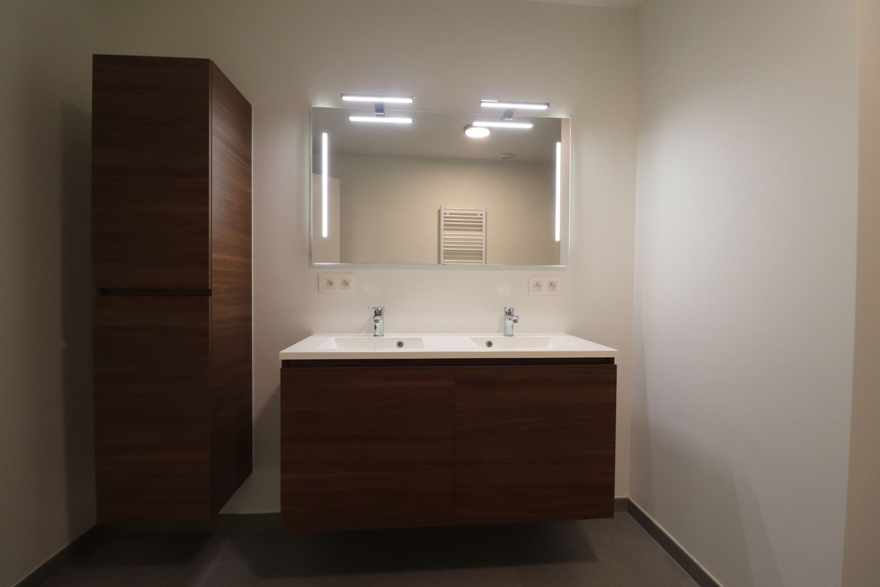 Een recent gerenoveerde woning met 3 slaapkamers, terras en garage. foto 14